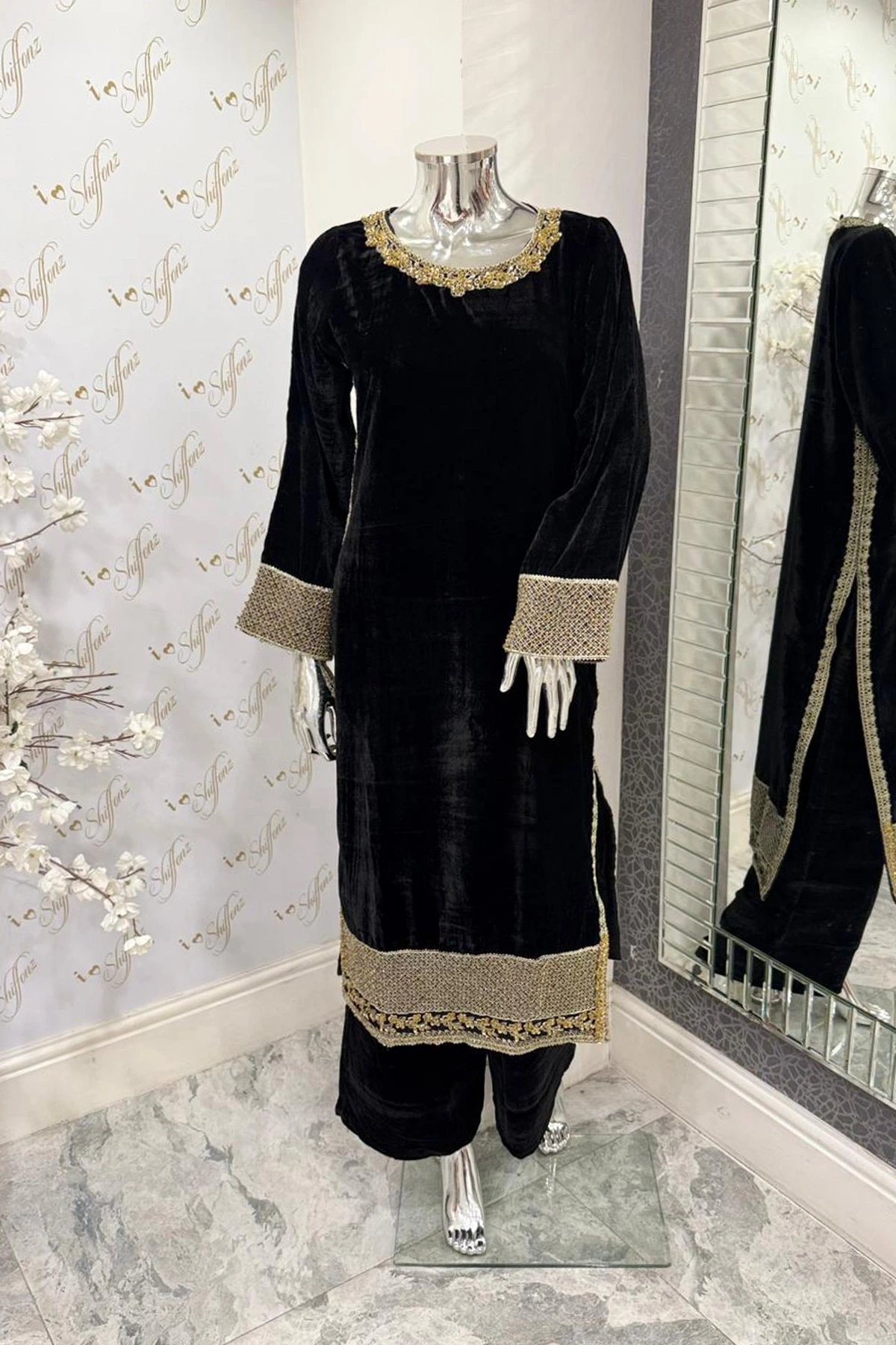 Shiffonz 2 piece velvet co-ord set