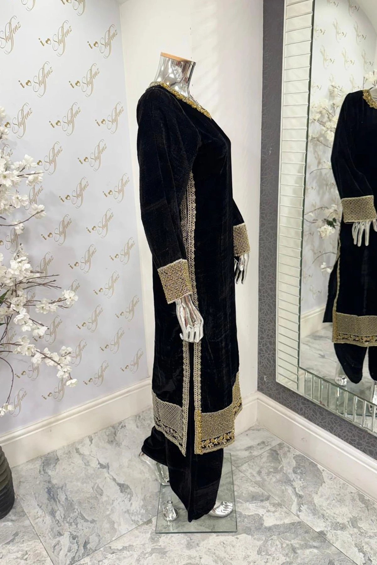 Shiffonz 2 piece velvet co-ord set - Image 2