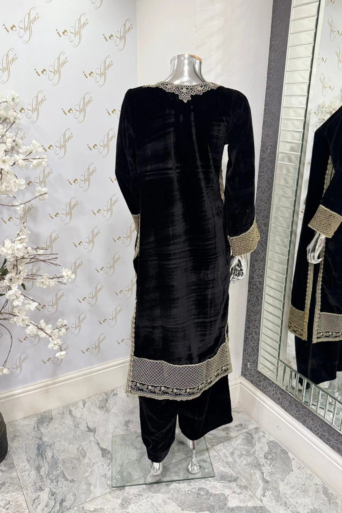 Shiffonz 2 piece velvet co-ord set - Image 3