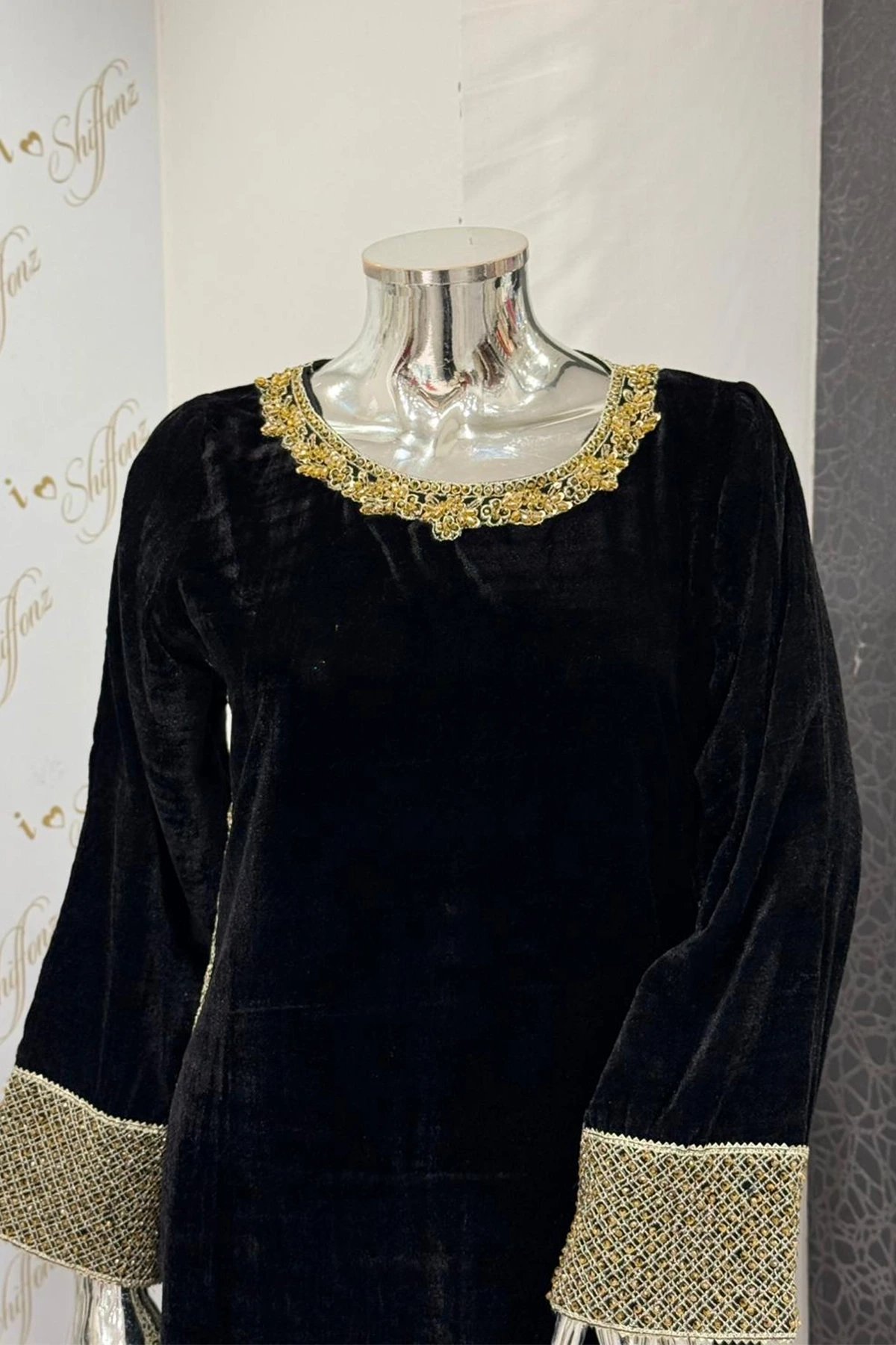 Shiffonz 2 piece velvet co-ord set - Image 4