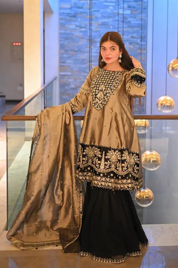 Alara premium collection 3 piece embroidered suit - Black, X - Large