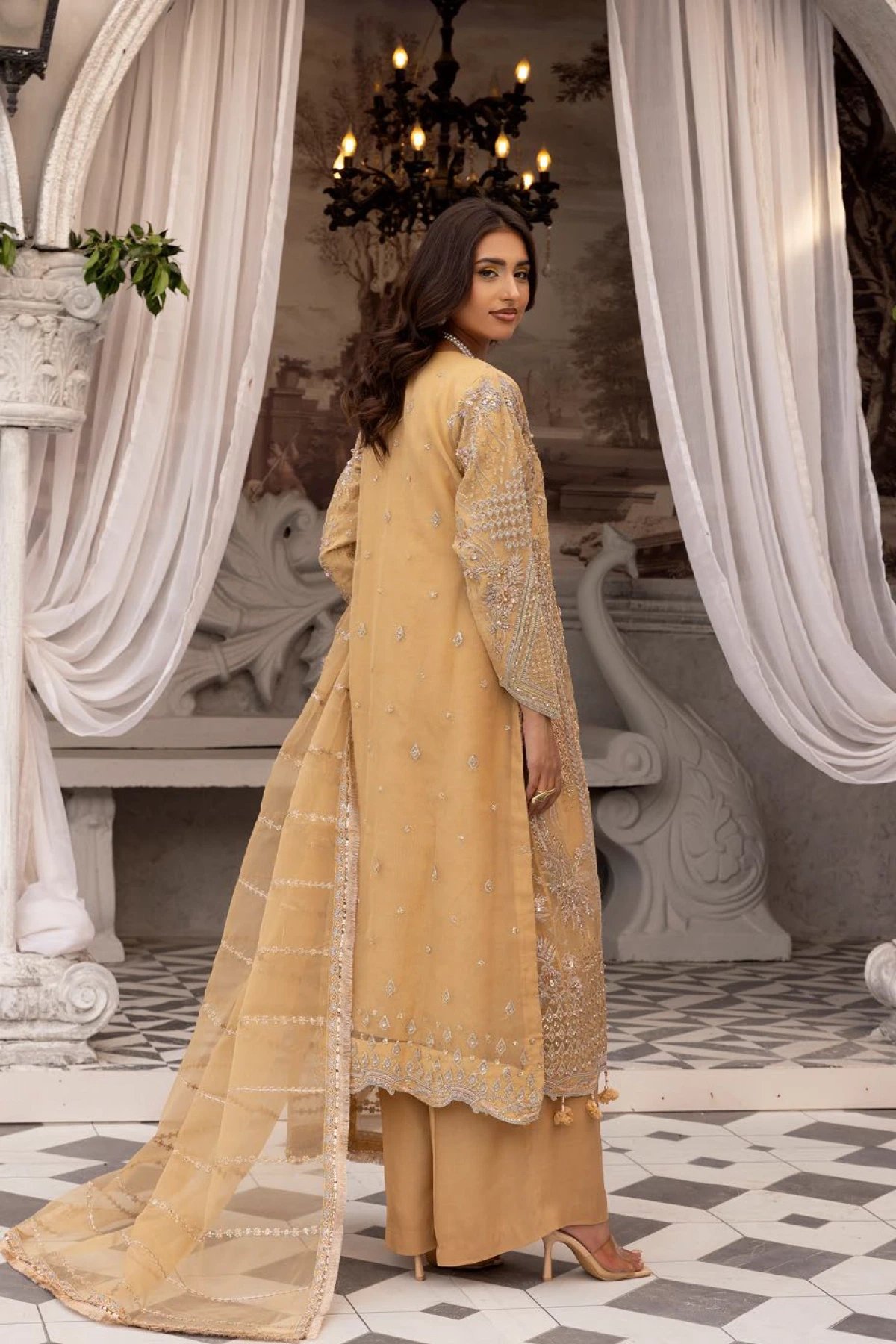 Zikr-e-Yaar 3 piece luxe embroidered collection - Image 3