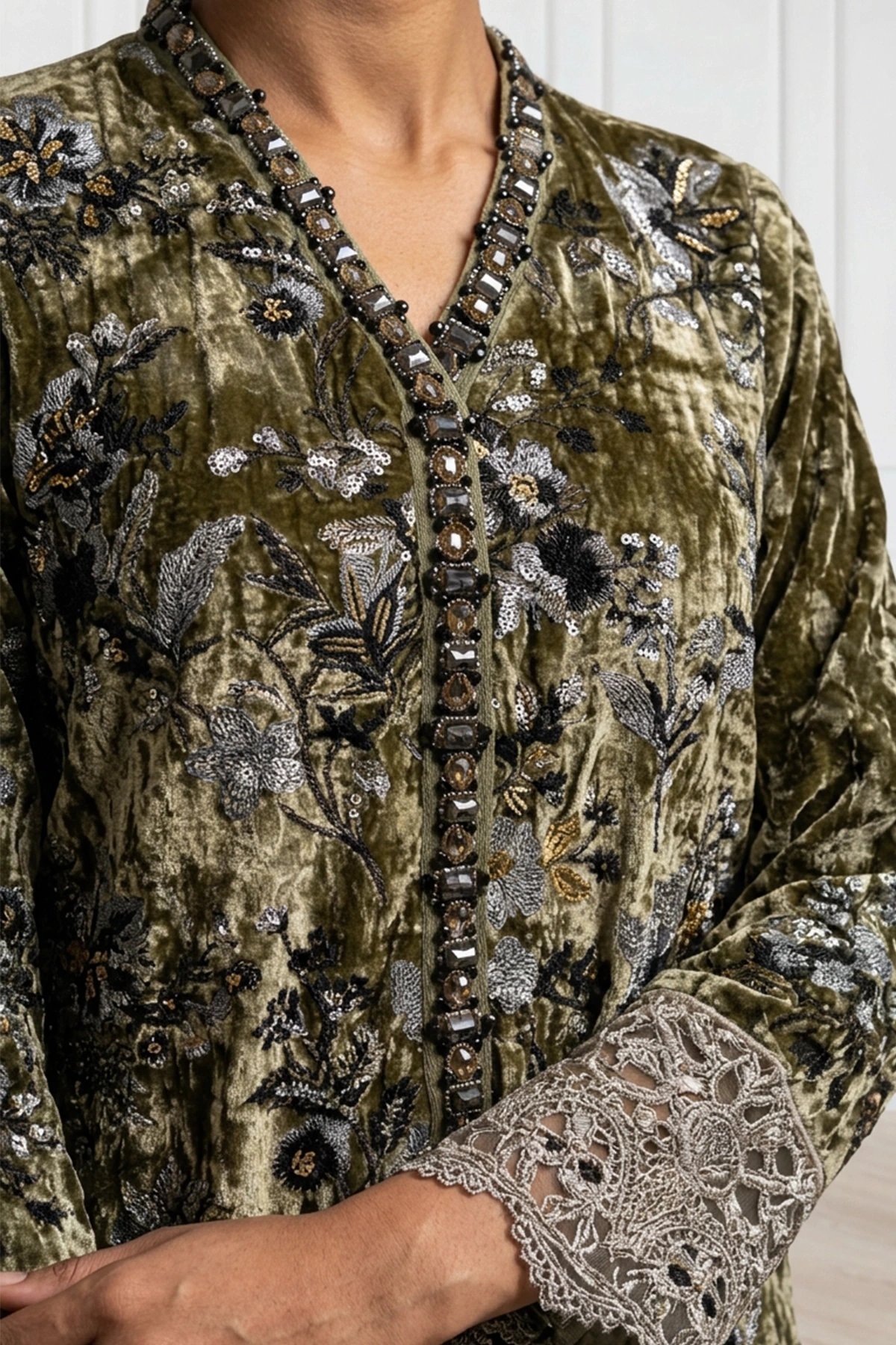 Siyara premium 3 piece velvet embroidered collection - Image 3