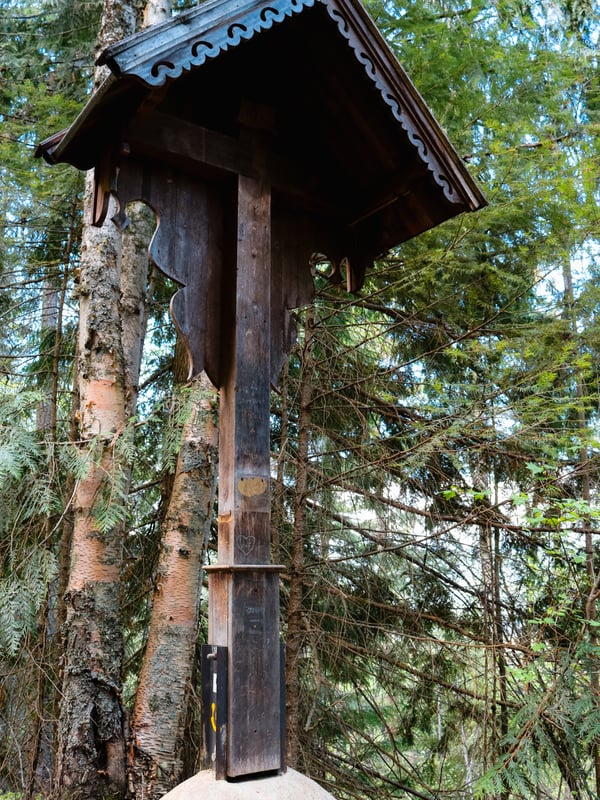 The historic 'Shrine' rest stop along the Enderby Cliffs hiking trail.