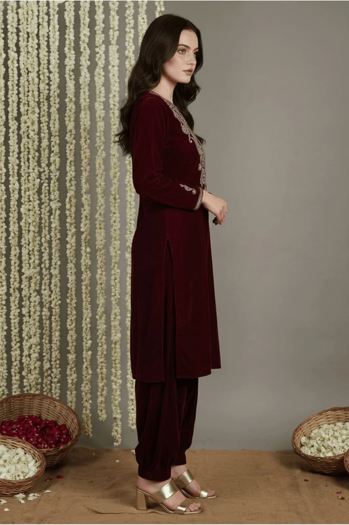 Maroon Straight Kurta with Parallel Pant and Dupatta — photo 5