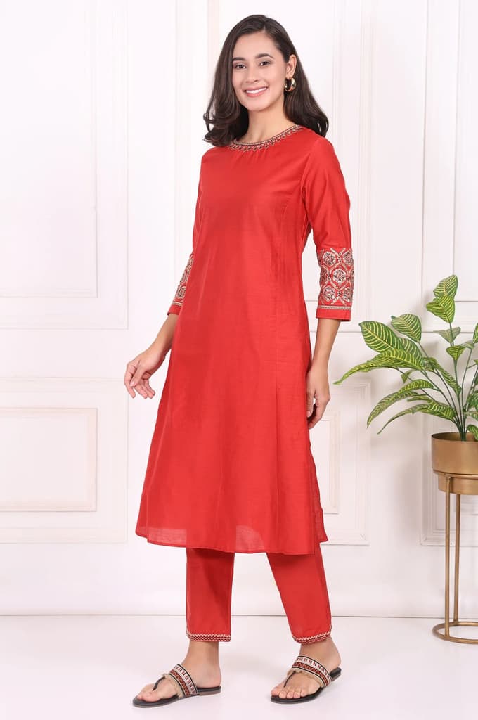 Red Solid Embroidered Straight Kurta and Straight Pants Set — photo 4