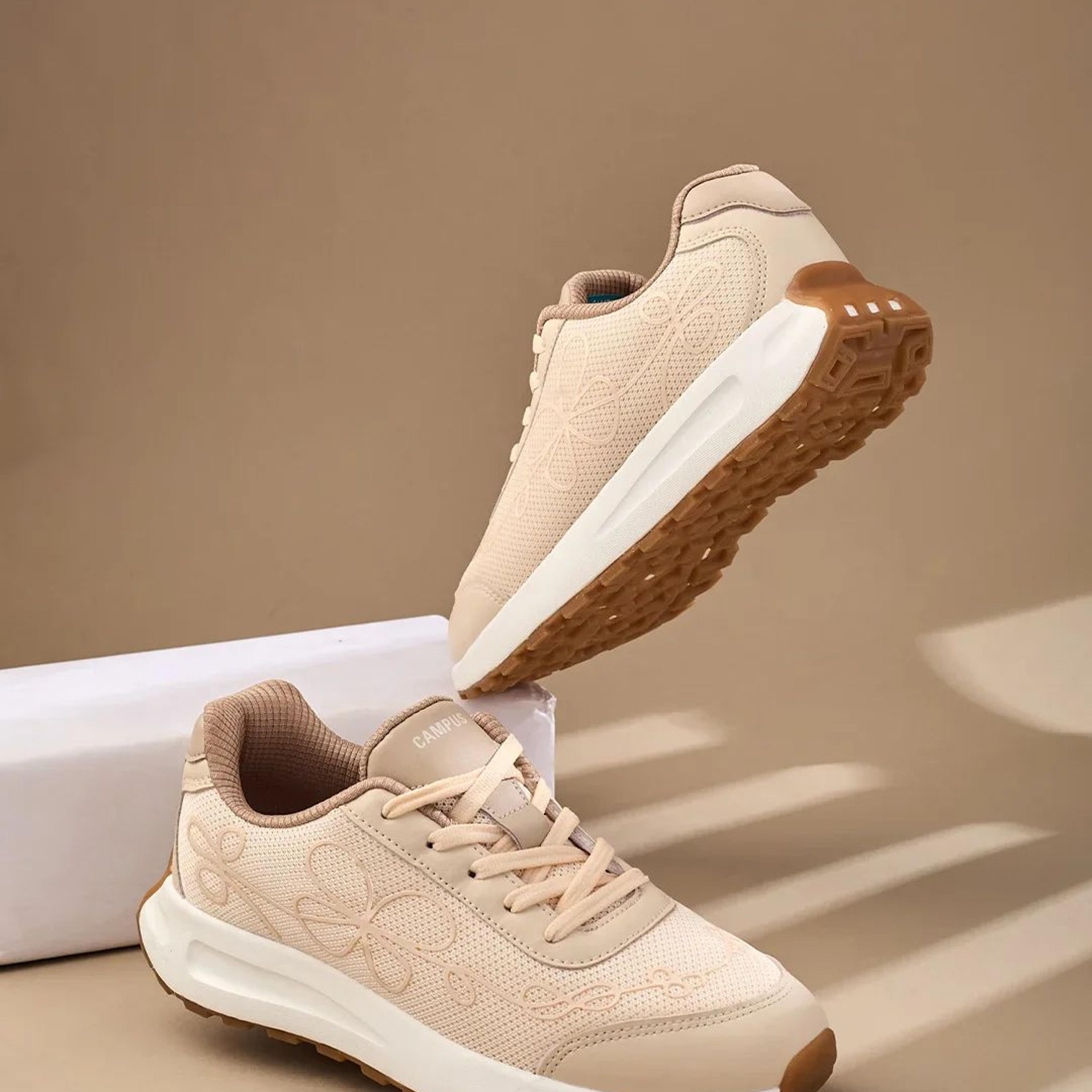 JUJUBEE White Women's Sneakers