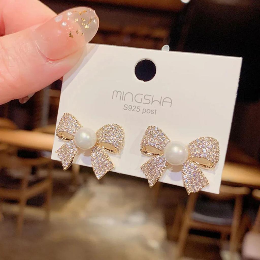 Bow Shaped Earrings | Elegant and Timeless Jewelry — photo 4