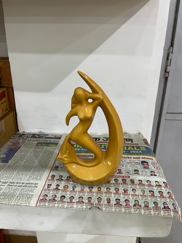 Golden Statue of a Woman | Sculpture | Bronze | Gold