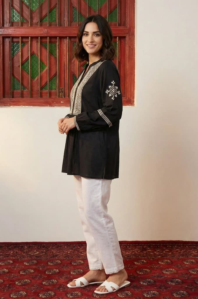 Black Ethnic Motifs Embroidered Straight Top — photo 3
