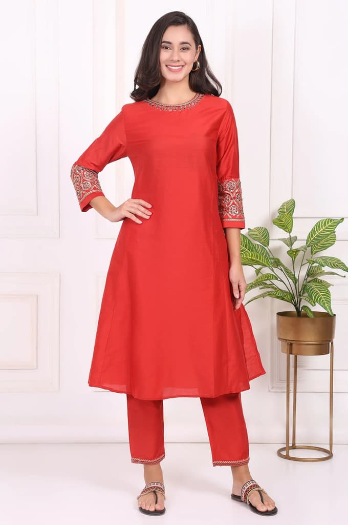 Red Solid Metallic Embroidered Straight Kurta — XS