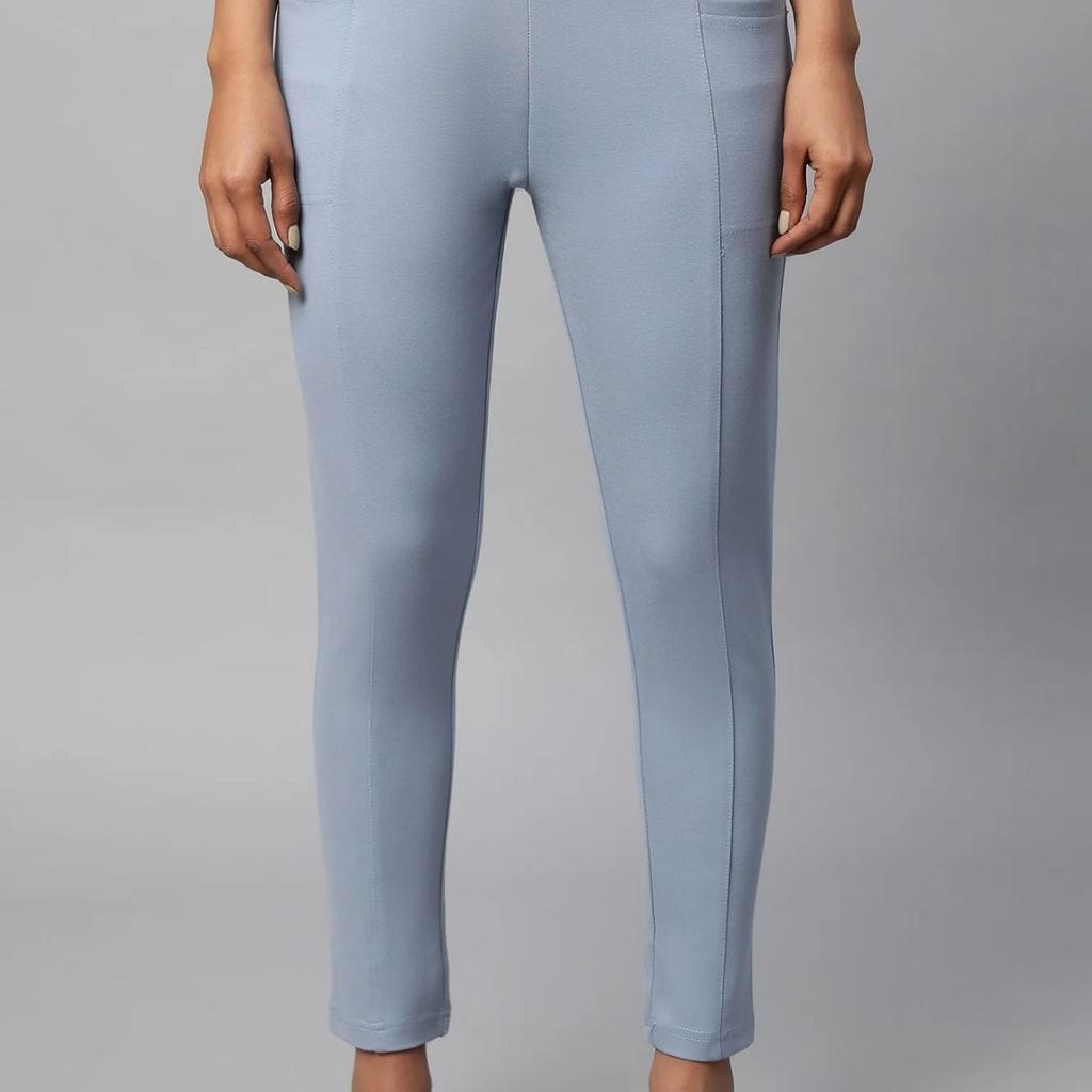 Light Blue Solid Skinny Fit Yoga Tights With Side Pockets