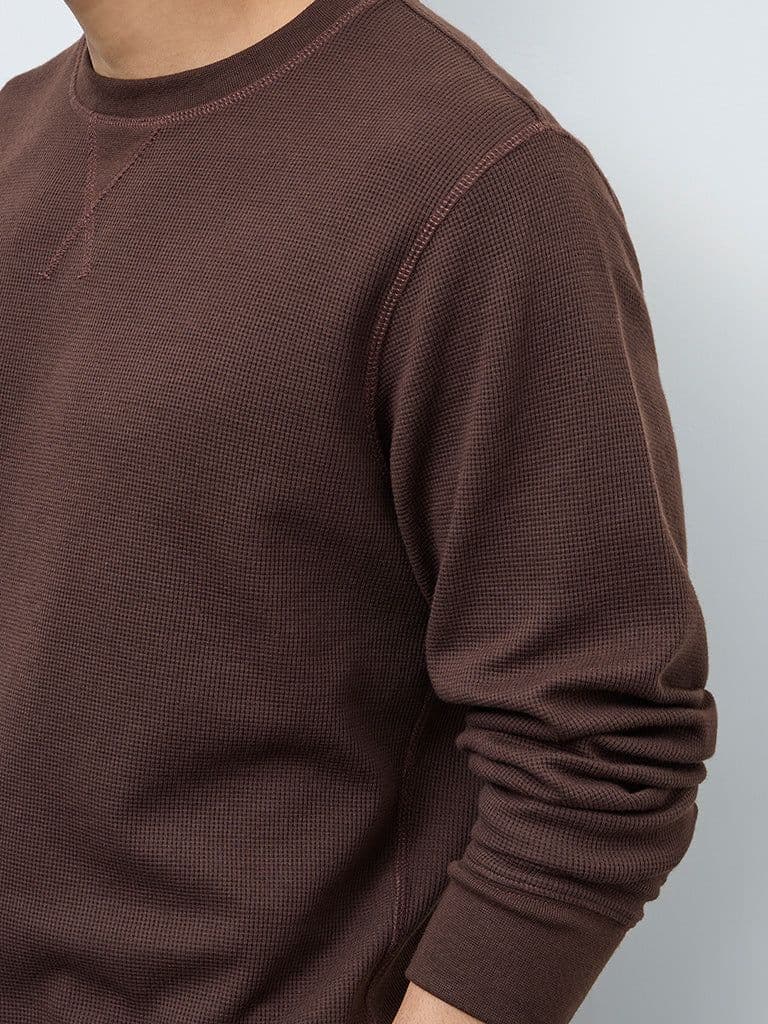 WES Lounge Brown Waffle-Textured Regular-Fit Cotton T-Shirt — photo 4