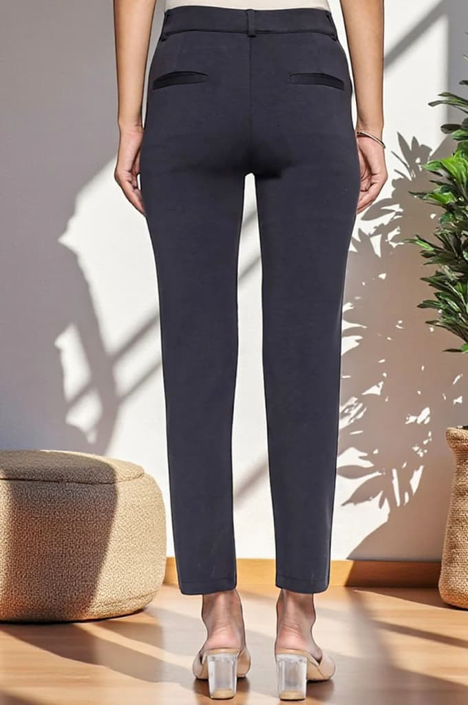 Black Solid Slim fit Trousers in Ankle Length — photo 5
