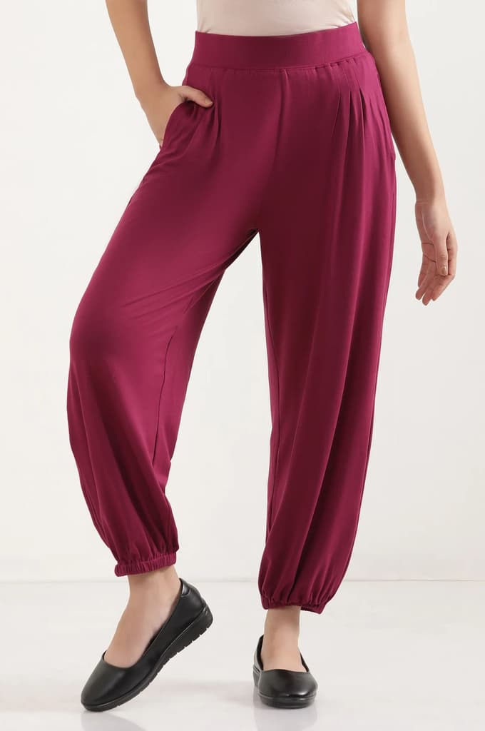 Purple Solid Loose Fit Pants With Pleated Detail — photo 3