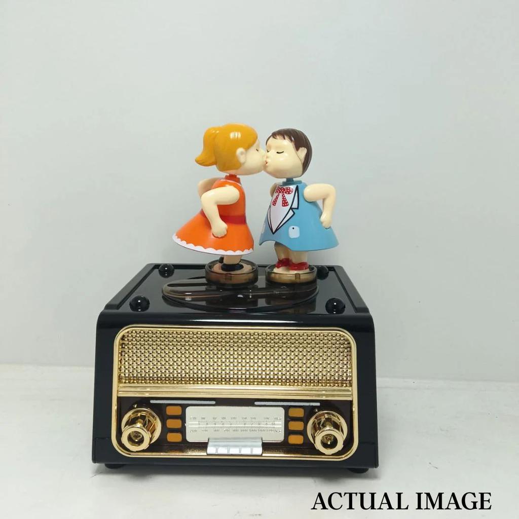 Kissing Couple Radio Music Box – Musical Box with Hidden Trinket Drawer — photo 7