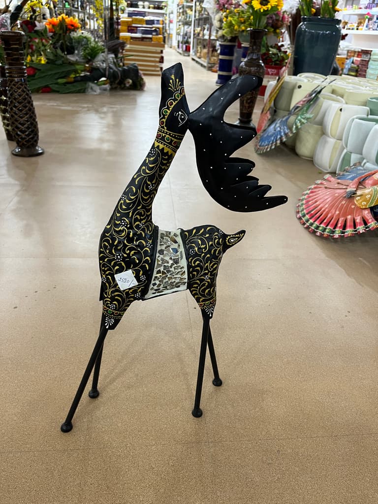 Giraffe Chair | Furniture | Wooden | Black and Gold