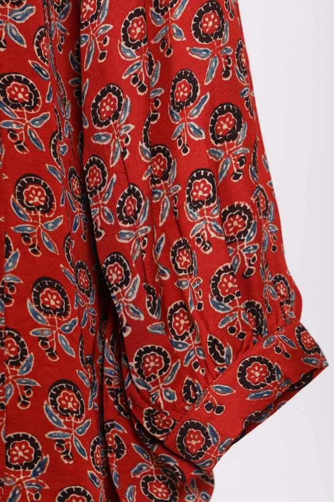 Red Block Floral Printed Satin Straight Top — photo 6