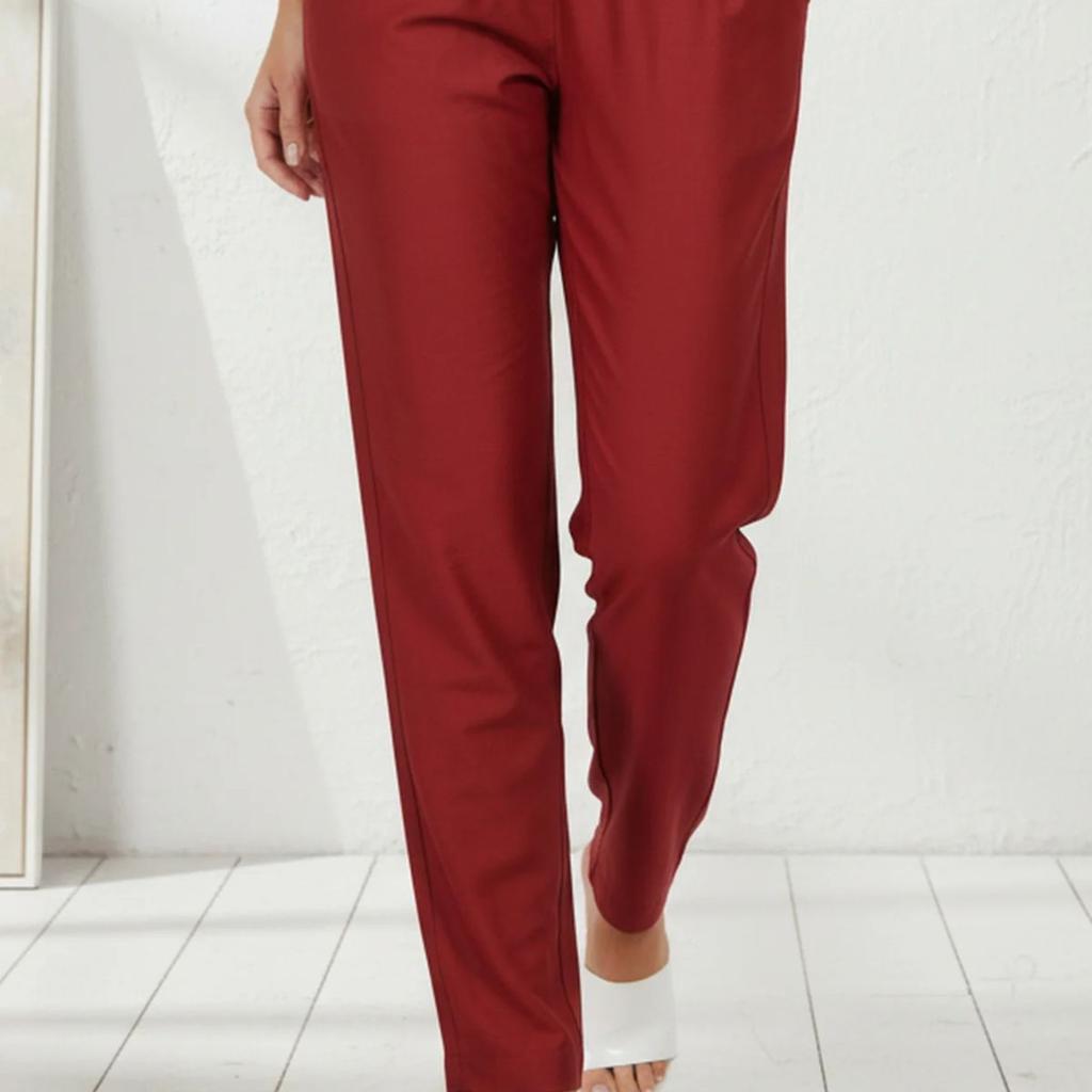 Red Solid Relaxed Fit Ankle Length Mid Rise Straight Pants
