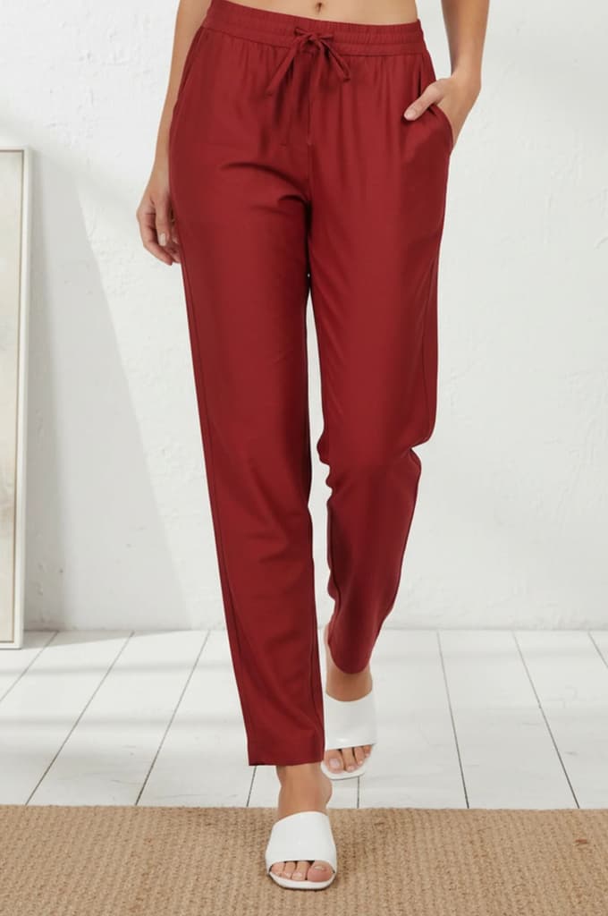 Red Solid Relaxed Fit Ankle Length Mid Rise Straight Pants — S
