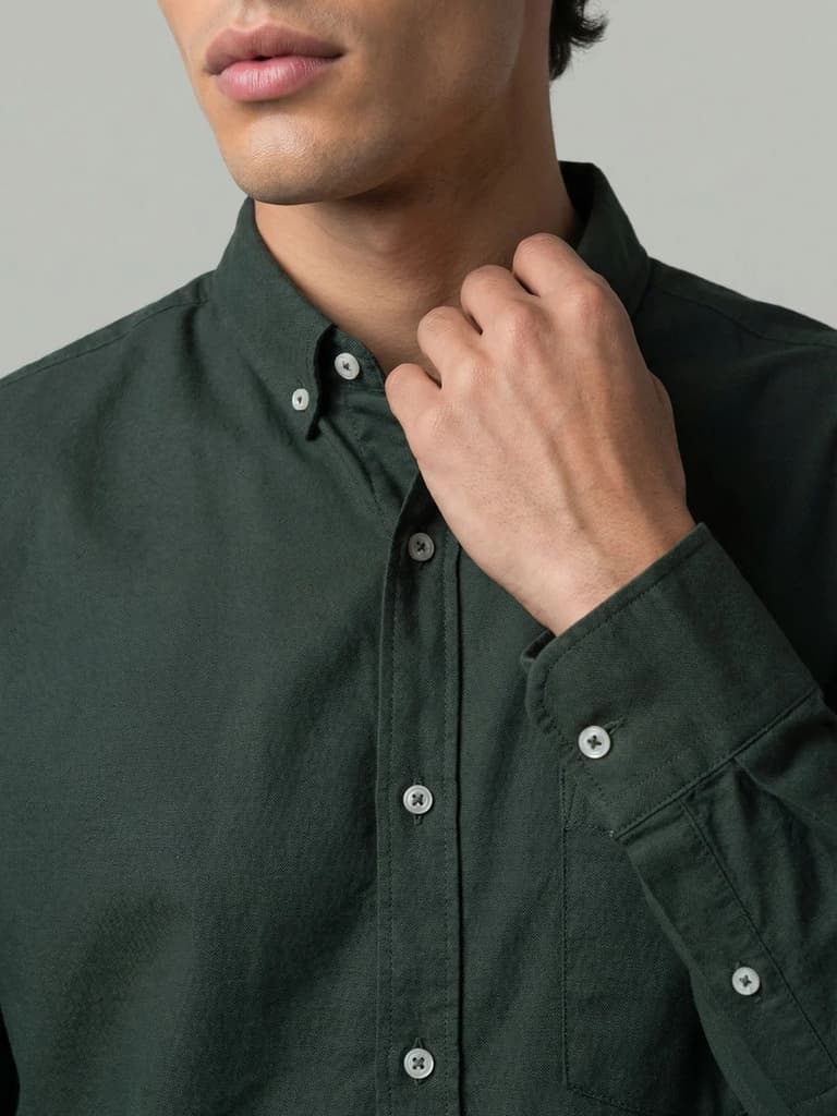 Men's Dark Green Cotton Full Sleeve Regular Fit Solid Oxford Shirt With Button-Down Collar — photo 6