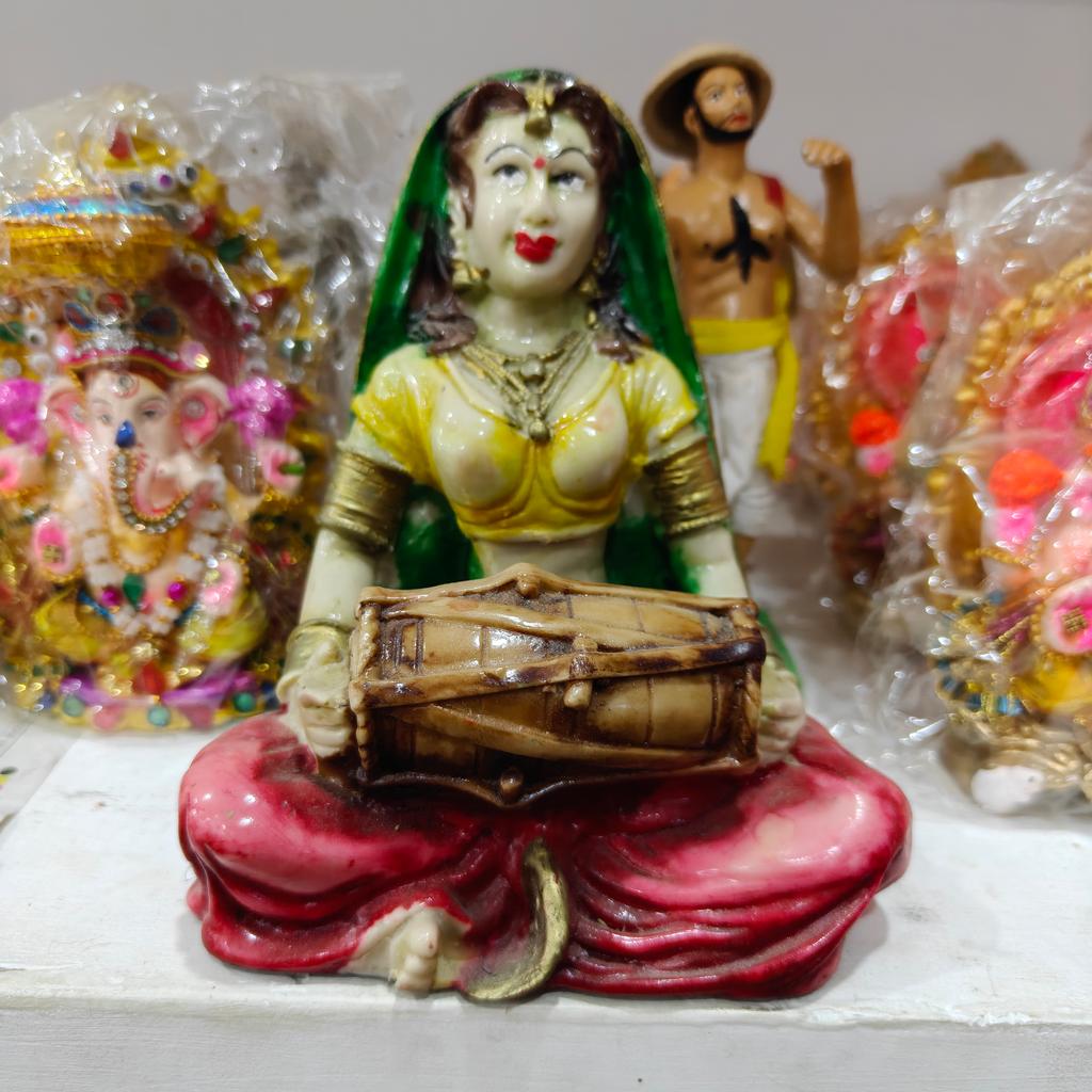 Statue of a Woman | Marble | Gold | Red