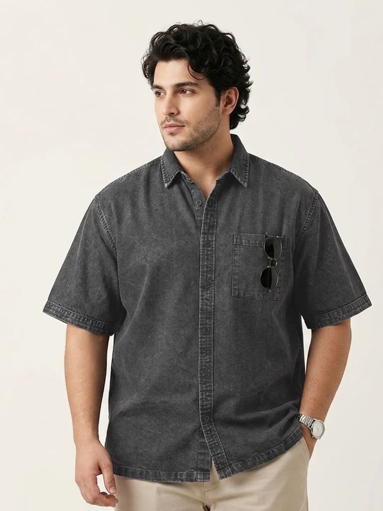 Plus Men's Grey Oversized Fit Half Sleeve Solid Casual Denim Shirt — 2XL / Grey