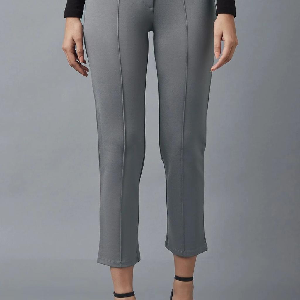 Grey Solid Straight Fit Trousers With Pintuck Detail