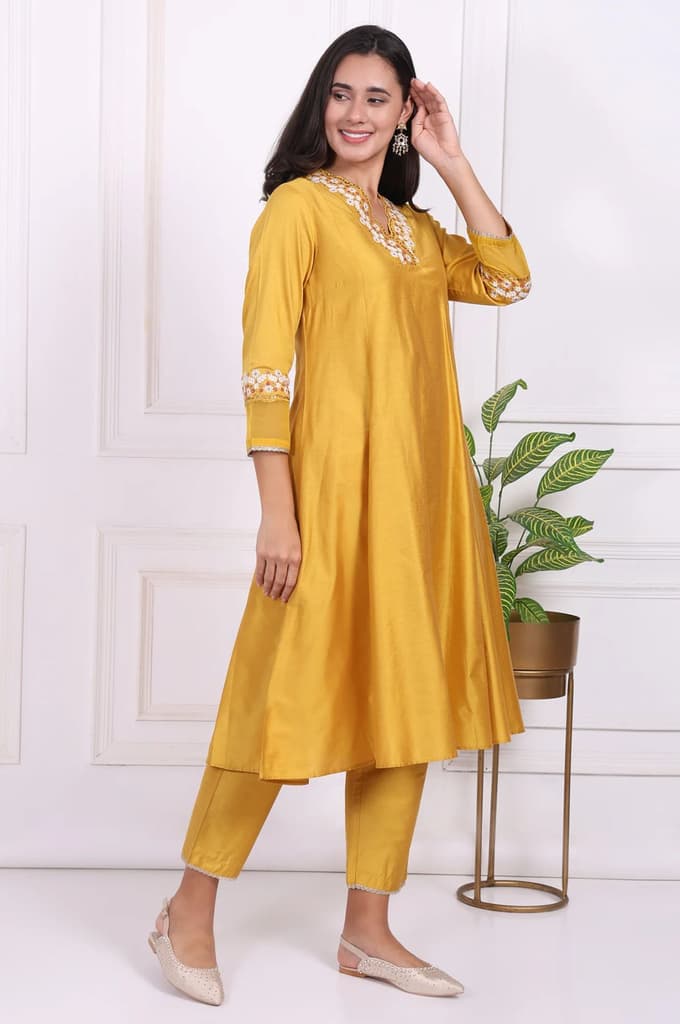 Yellow Embroidered Straight Kurta, Pants and Dupatta Set — photo 6