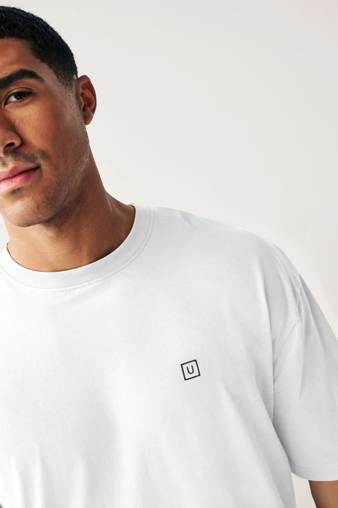 Men's White Solid Round Neck Oversized Half Sleeve Cotton T-Shirt — photo 4