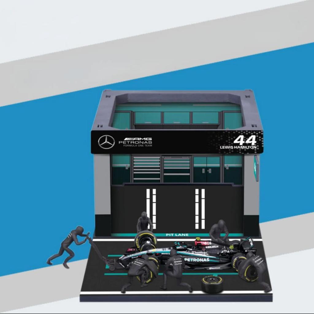 Racing Car Pit Pass Set | Die-Cast Car with 6-Piece Pit Crew & Paddock Garage — photo 2