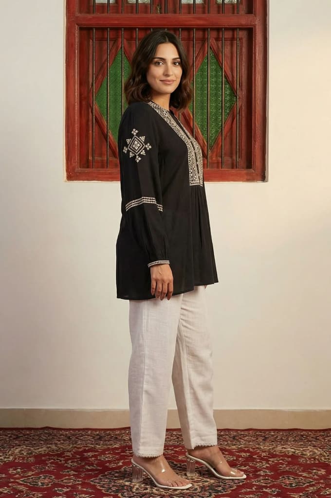 Black Ethnic Motifs Embroidered Straight Top — photo 5