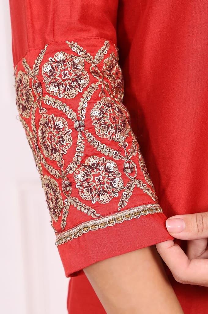 Red Solid Metallic Embroidered Straight Kurta — photo 7