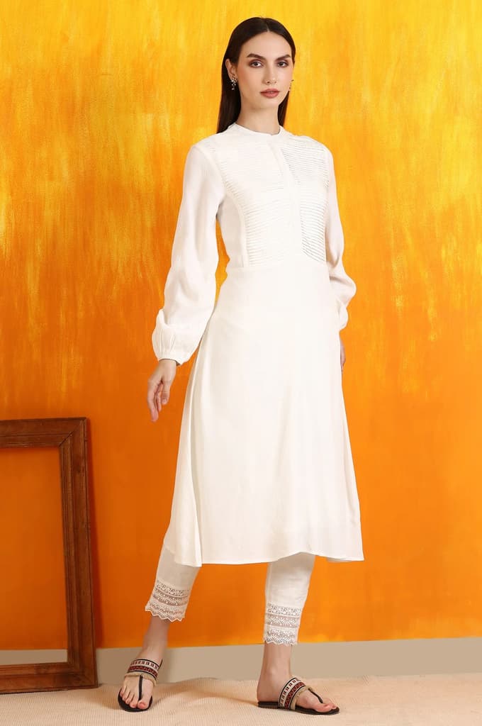 White Solid Pleated Yoke Moss Textured Straight Kurta — photo 6