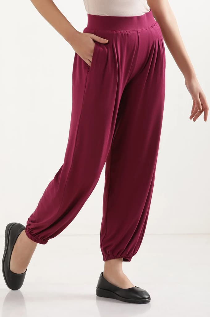 Purple Solid Loose Fit Pants With Pleated Detail — photo 6