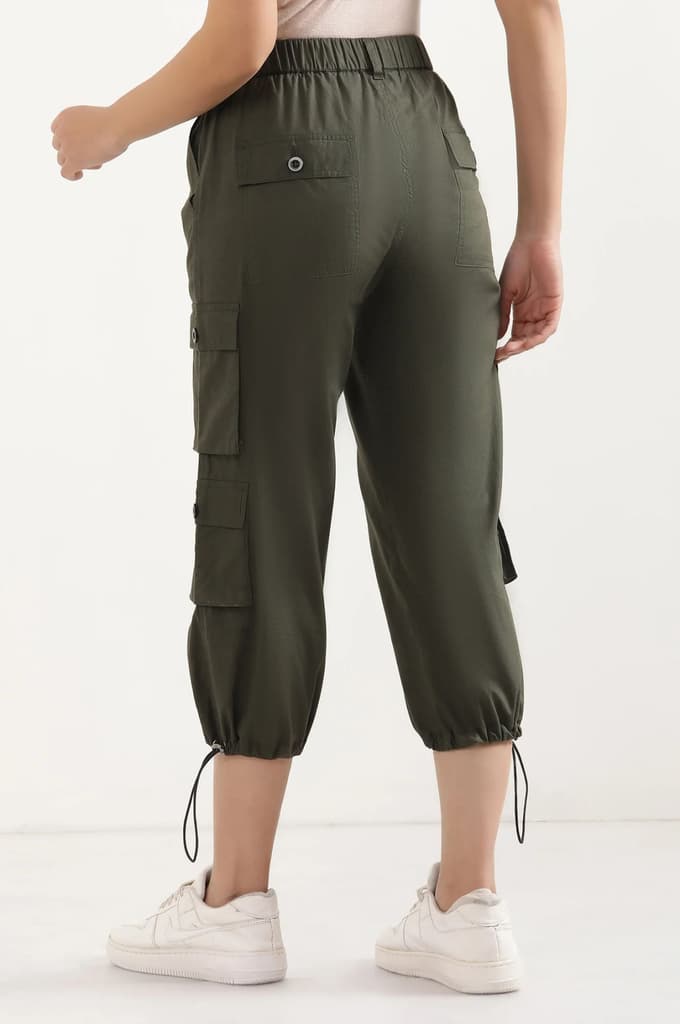 Muted Sage Green Solid Straight Fit Cotton Cropped Pants With Drawstring — photo 4