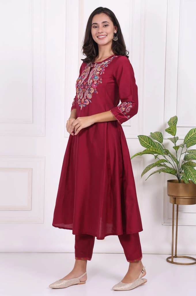 Maroon Embroidered Straight Kurta and Pants Co-ord Set — photo 4
