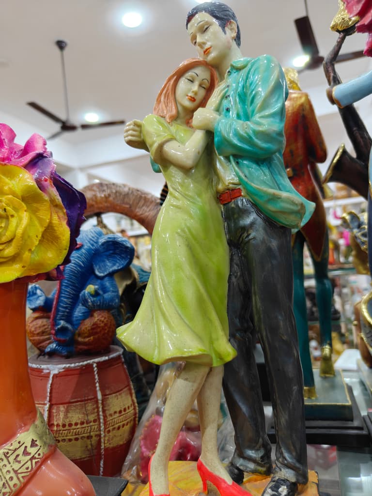 Green Statue of a Couple | Sculpture | Porcelain | Pink