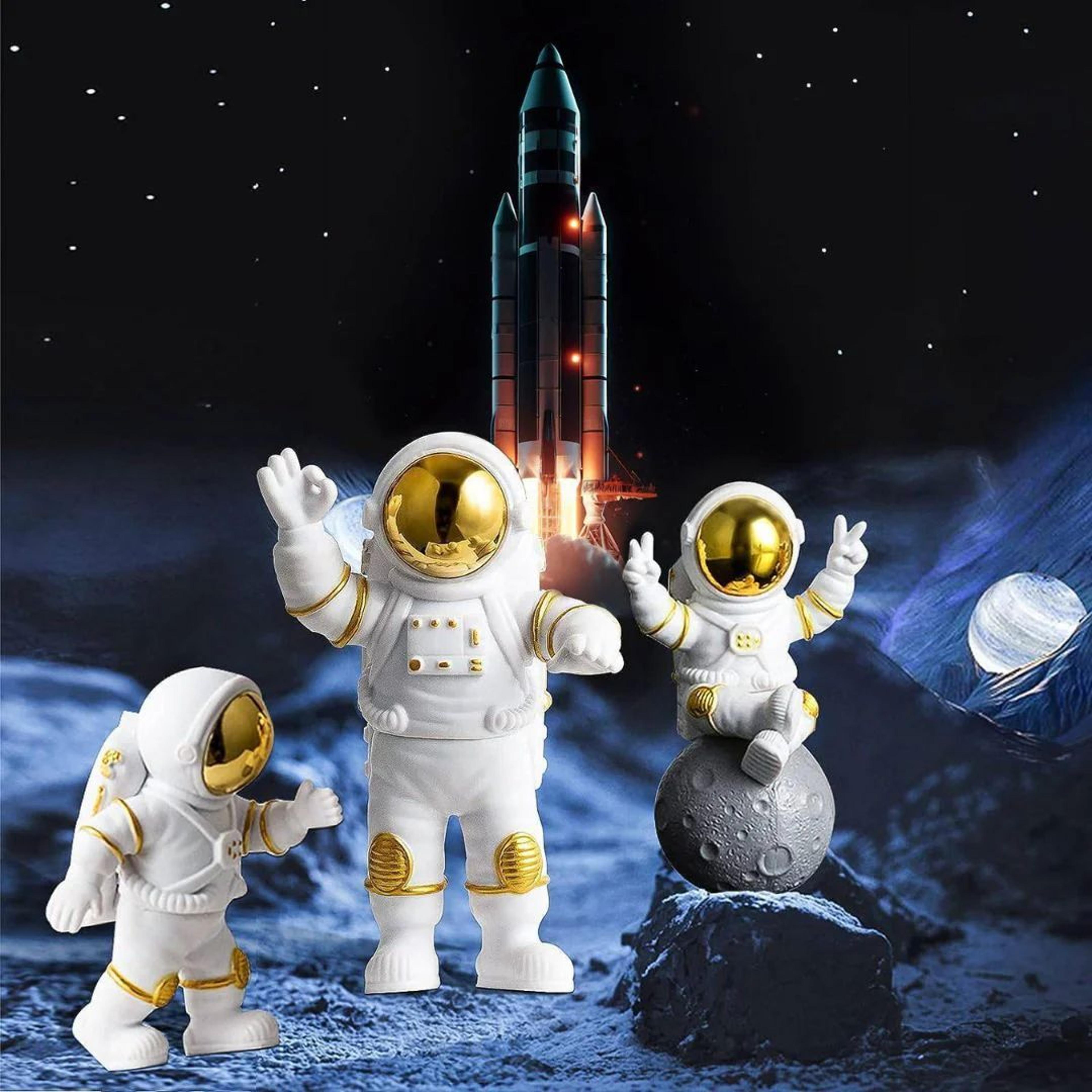 Mini Astronaut Desk Decor Set – 3pcs Space Explorer Figurines