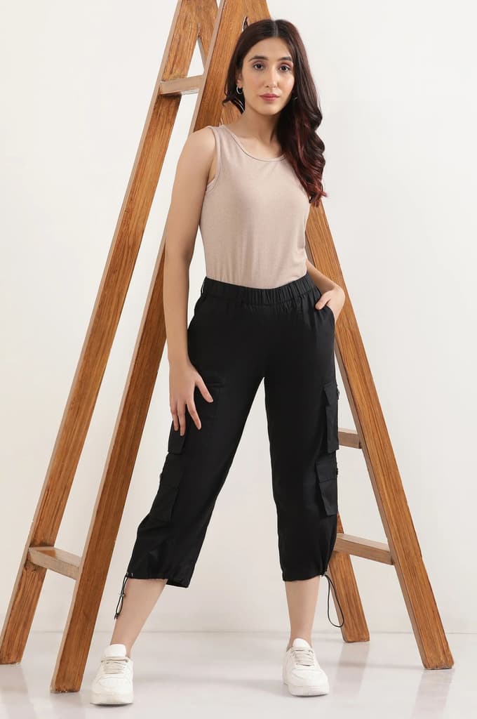 Black Solid Straight Fit Cotton Cropped Pants With Drawstring
