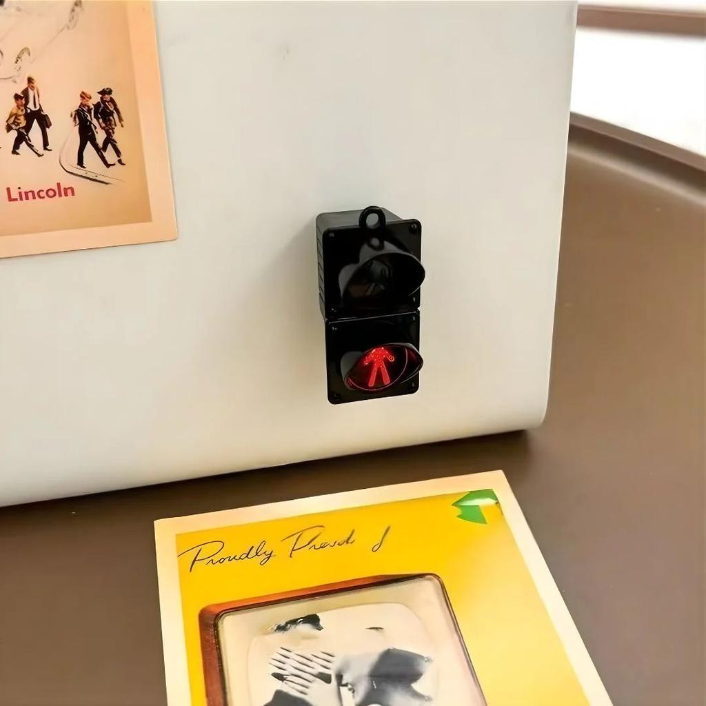 Traffic Light Keychain with LED Lights — photo 5