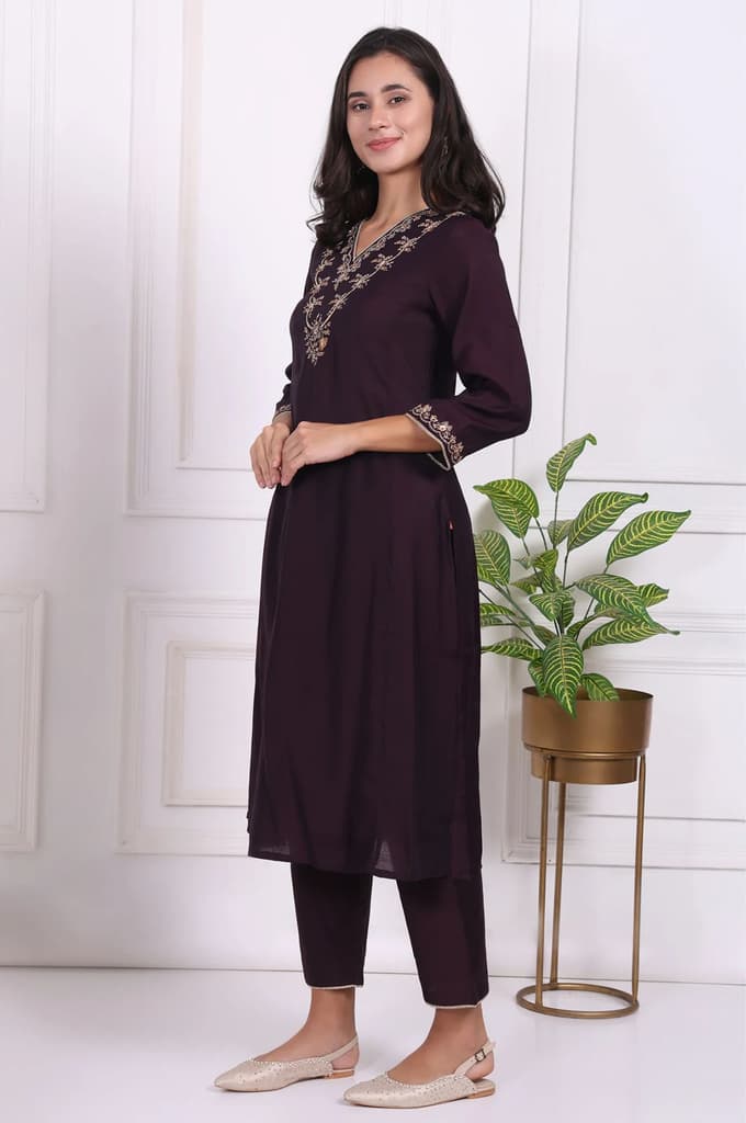 Purple Embroidered Straight Kurta, Pants and Dupatta Set — photo 4