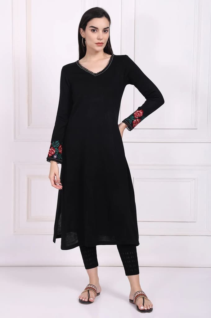 Black Embroidered A-Line Acrylic Winter Kurta — XS