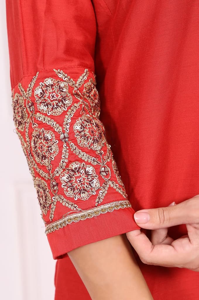 Red Solid Embroidered Straight Kurta and Straight Pants Set — photo 7