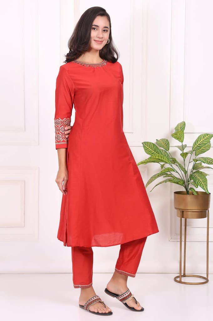 Red Solid Embroidered Straight Kurta and Straight Pants Set — photo 6