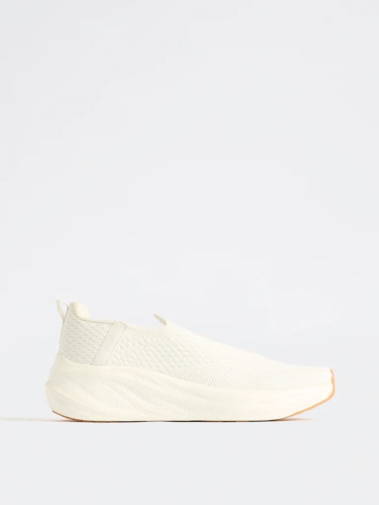 SOLEPLAY Off-White Textured Slip-On Sneakers — photo 2