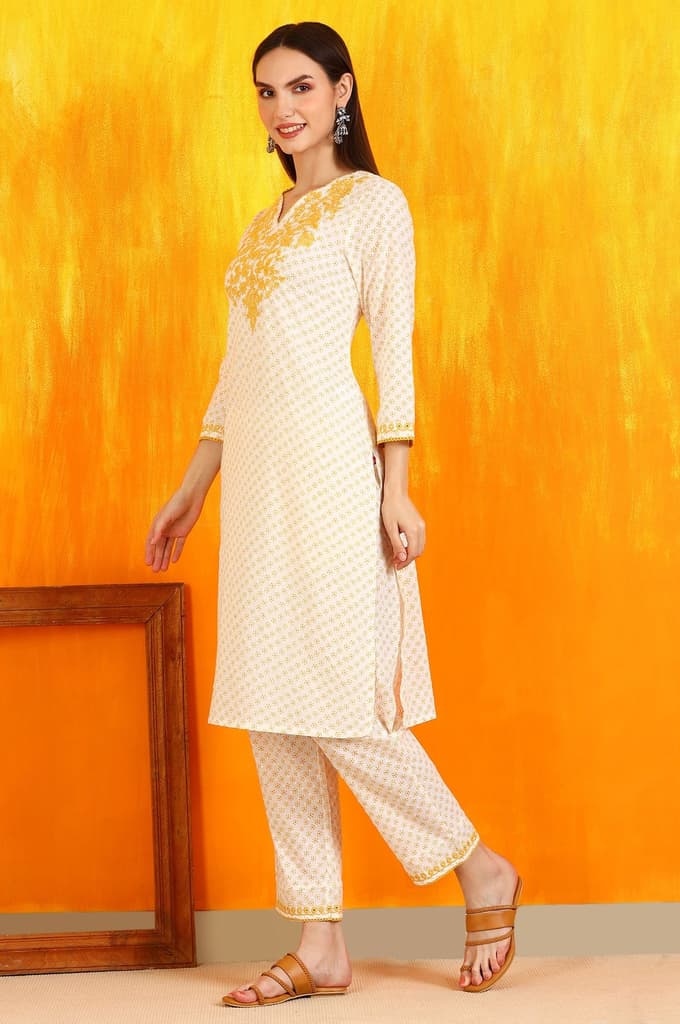 White Bandhani Printed Cotton Swiss Dot Straight Kurta with Embroidery — photo 5