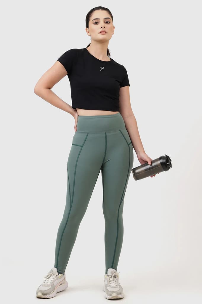 Peak Crop Top Black — photo 2