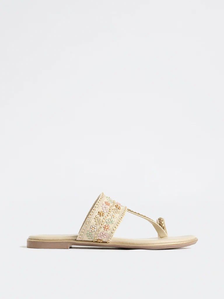 LUNA BLU Ivory Floral Embroidered Kolhapuri Sandals