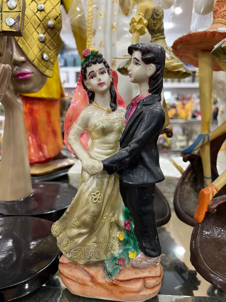 Bride and Groom Statue | Sculpture | Porcelain | Gold and White